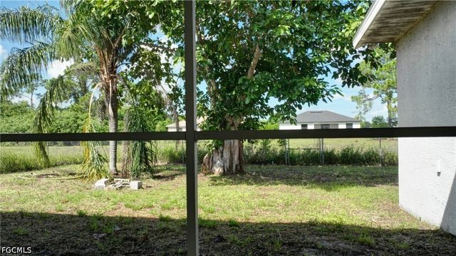 528 Empire AVE S, Lehigh Acres, FL 33974