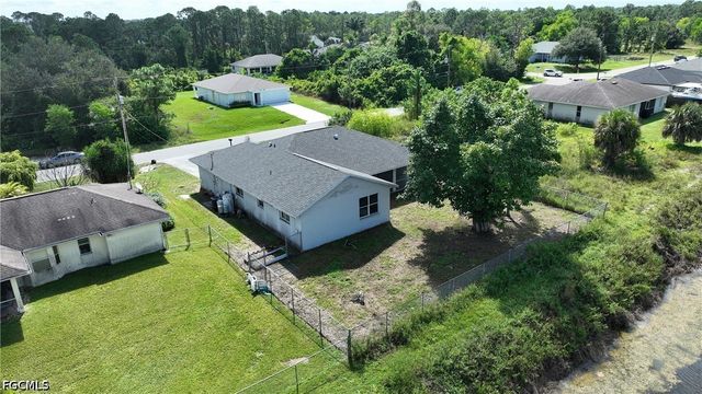 528 Empire AVE S, Lehigh Acres, FL 33974