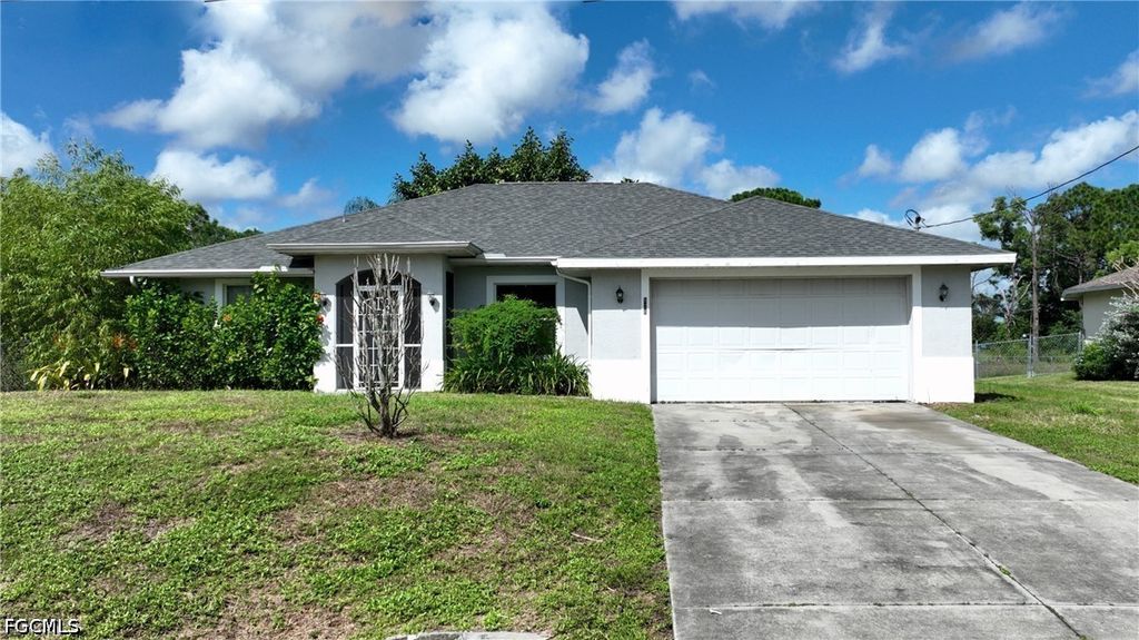 528 Empire AVE S, Lehigh Acres, FL 33974
