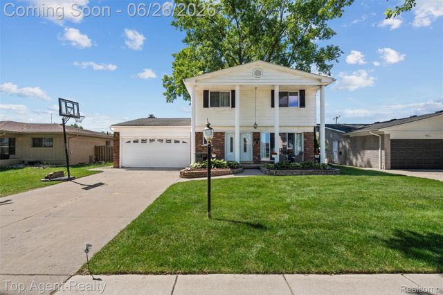 11134 Fairway Drive, Sterling Heights, MI 48312