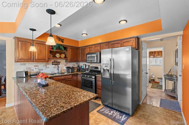 11134 Fairway Drive, Sterling Heights, MI 48312