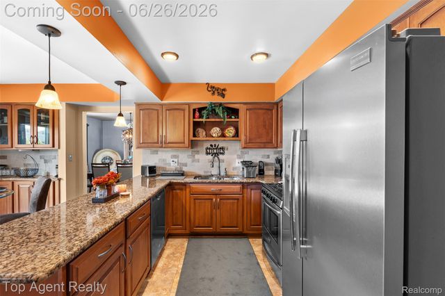 11134 Fairway Drive, Sterling Heights, MI 48312