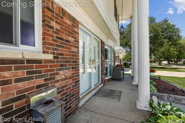 11134 Fairway Drive, Sterling Heights, MI 48312