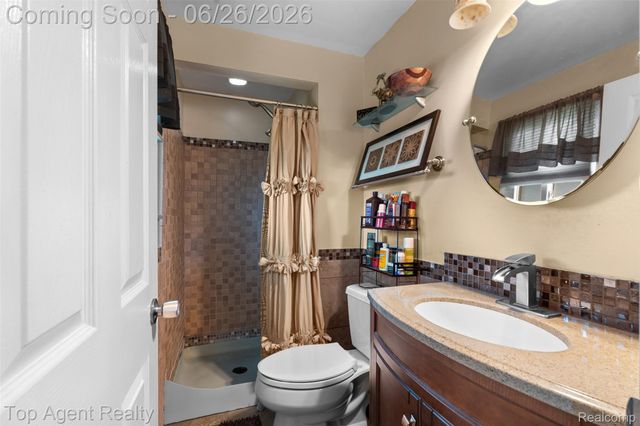 11134 Fairway Drive, Sterling Heights, MI 48312