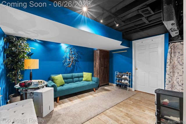 11134 Fairway Drive, Sterling Heights, MI 48312