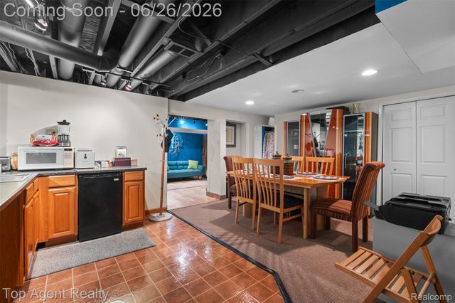 11134 Fairway Drive, Sterling Heights, MI 48312