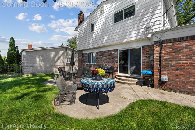 11134 Fairway Drive, Sterling Heights, MI 48312