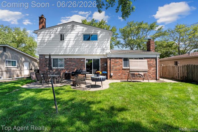 11134 Fairway Drive, Sterling Heights, MI 48312