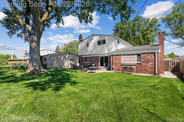 11134 Fairway Drive, Sterling Heights, MI 48312