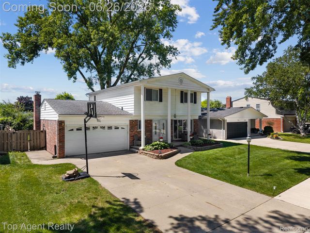 11134 Fairway Drive, Sterling Heights, MI 48312