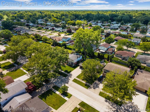11134 Fairway Drive, Sterling Heights, MI 48312
