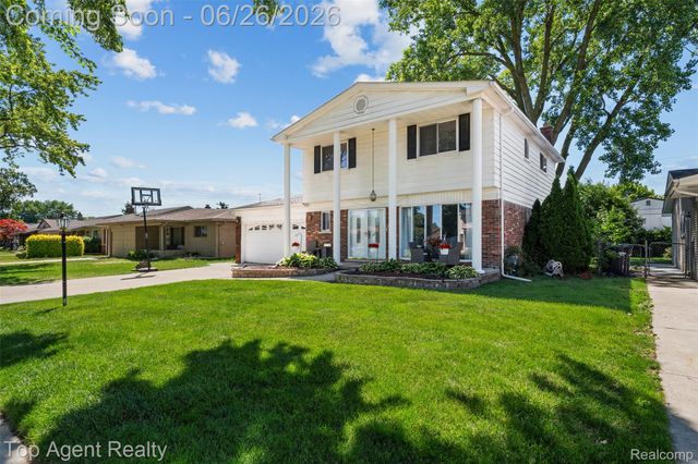 11134 Fairway Drive, Sterling Heights, MI 48312