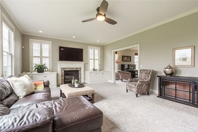 18 Turning Leaf Drive, Pittsford, NY 14534