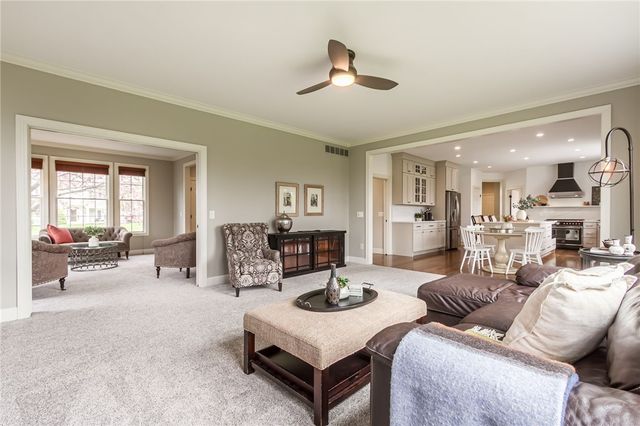 18 Turning Leaf Drive, Pittsford, NY 14534