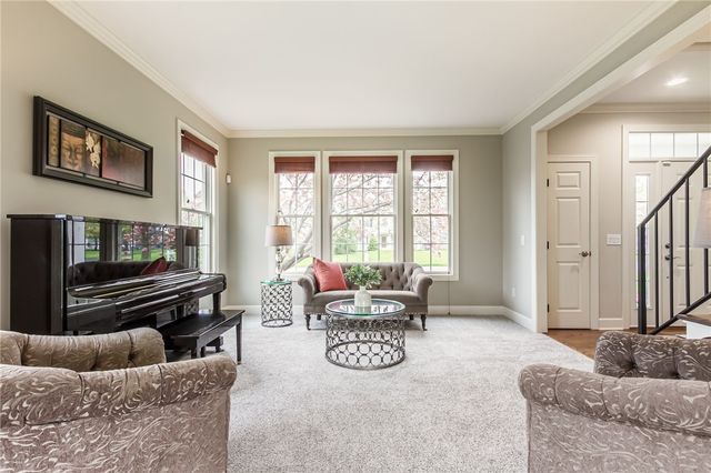 18 Turning Leaf Drive, Pittsford, NY 14534