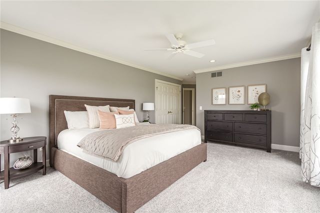 18 Turning Leaf Drive, Pittsford, NY 14534