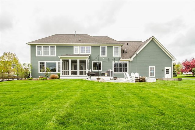 18 Turning Leaf Drive, Pittsford, NY 14534