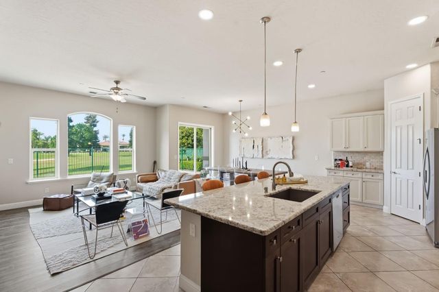 1850 E Green Sage Avenue, Fresno, CA 93730