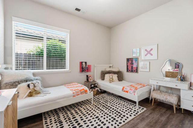 1850 E Green Sage Avenue, Fresno, CA 93730