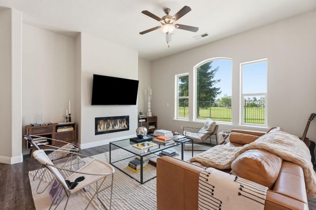 1850 E Green Sage Avenue, Fresno, CA 93730