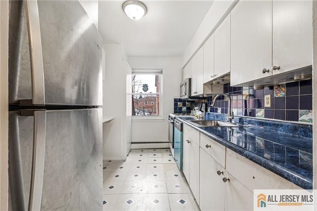 15 York Drive 2A, Edison, NJ 08817