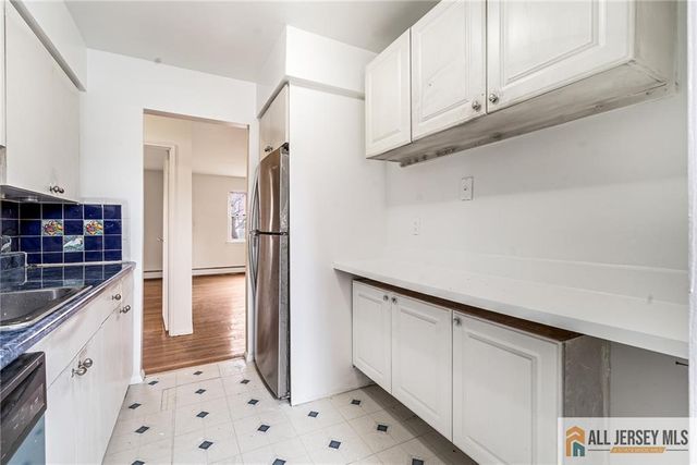 15 York Drive 2A, Edison, NJ 08817