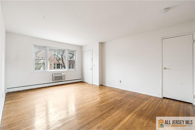 15 York Drive 2A, Edison, NJ 08817