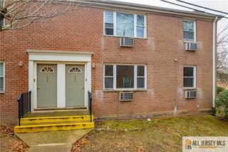 15 York Drive 2A, Edison, NJ 08817