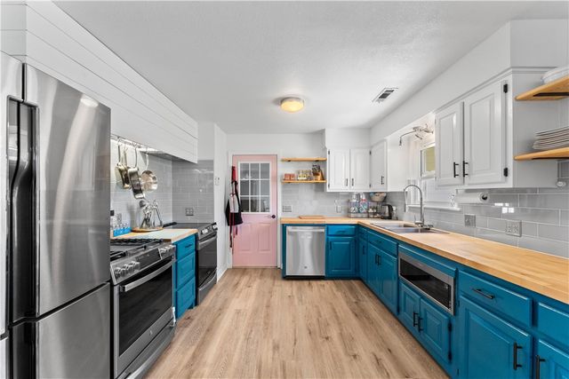 678 N Cato Springs Road, Fayetteville, AR 72701