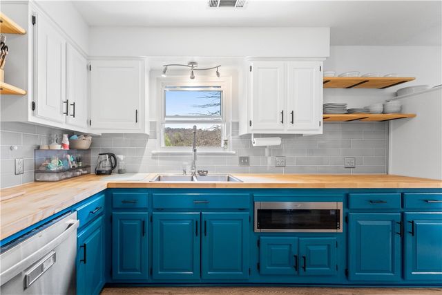 678 N Cato Springs Road, Fayetteville, AR 72701