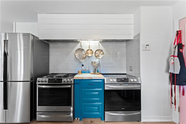 678 N Cato Springs Road, Fayetteville, AR 72701