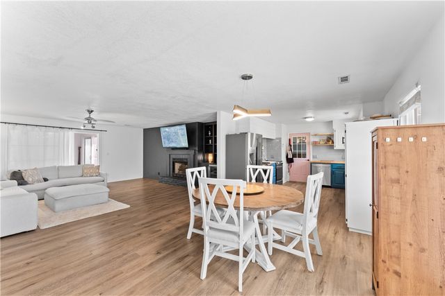 678 N Cato Springs Road, Fayetteville, AR 72701