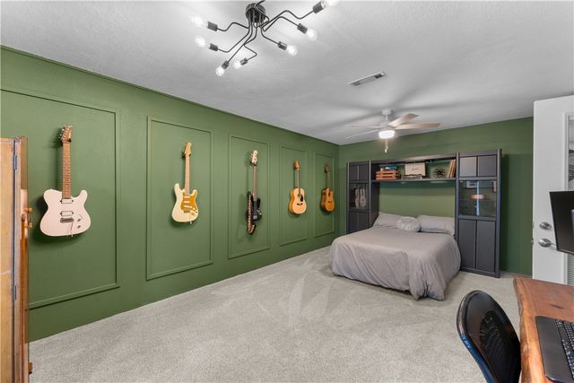 678 N Cato Springs Road, Fayetteville, AR 72701