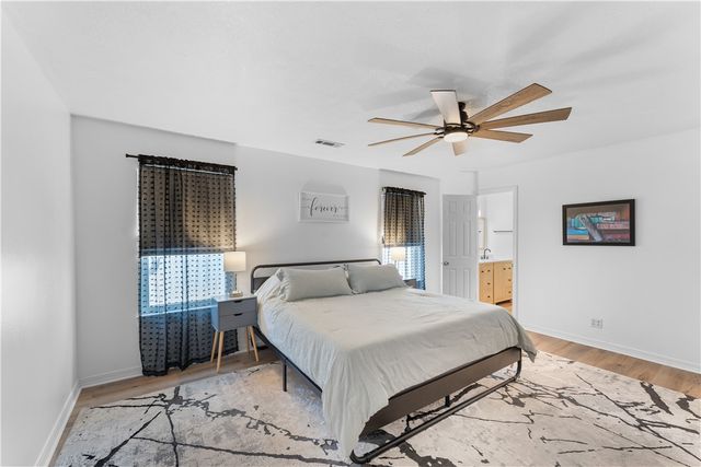 678 N Cato Springs Road, Fayetteville, AR 72701