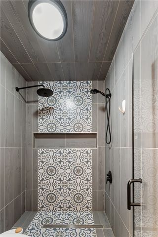 678 N Cato Springs Road, Fayetteville, AR 72701