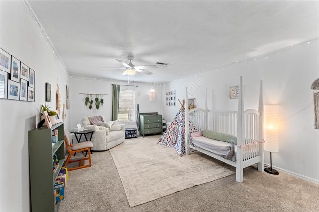 678 N Cato Springs Road, Fayetteville, AR 72701