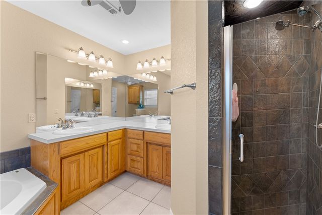 678 N Cato Springs Road, Fayetteville, AR 72701