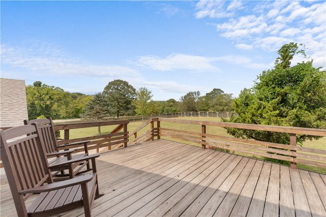 678 N Cato Springs Road, Fayetteville, AR 72701