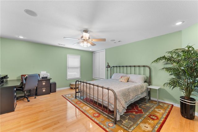 678 N Cato Springs Road, Fayetteville, AR 72701