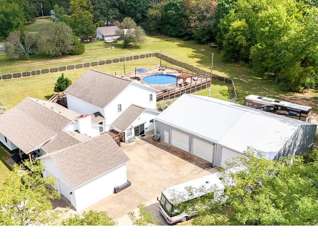 678 N Cato Springs Road, Fayetteville, AR 72701