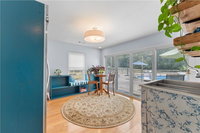 678 N Cato Springs Road, Fayetteville, AR 72701