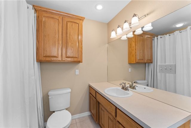 678 N Cato Springs Road, Fayetteville, AR 72701