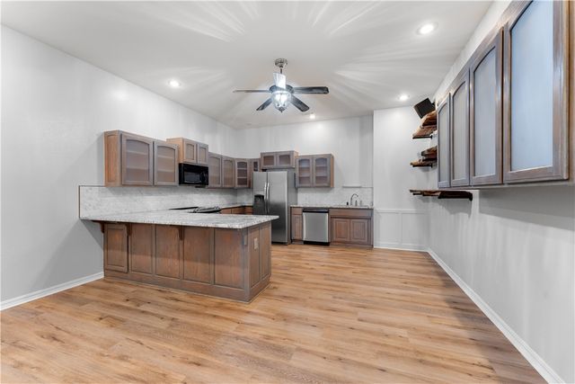 678 N Cato Springs Road, Fayetteville, AR 72701