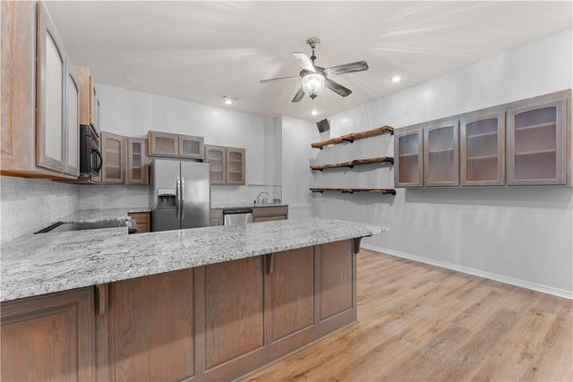 678 N Cato Springs Road, Fayetteville, AR 72701