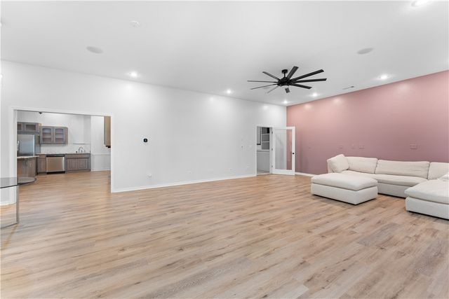 678 N Cato Springs Road, Fayetteville, AR 72701