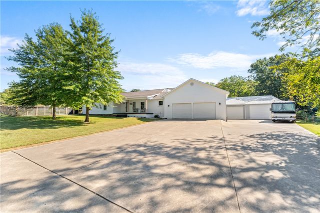 678 N Cato Springs Road, Fayetteville, AR 72701