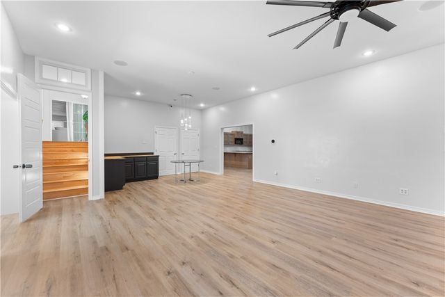 678 N Cato Springs Road, Fayetteville, AR 72701