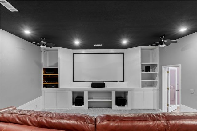 678 N Cato Springs Road, Fayetteville, AR 72701