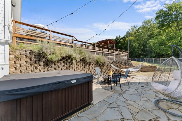 678 N Cato Springs Road, Fayetteville, AR 72701