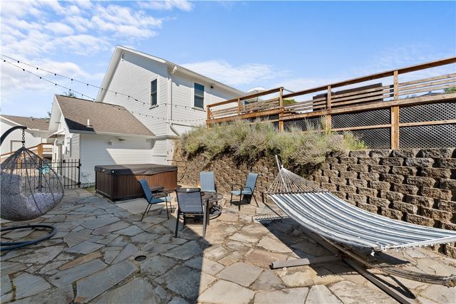 678 N Cato Springs Road, Fayetteville, AR 72701